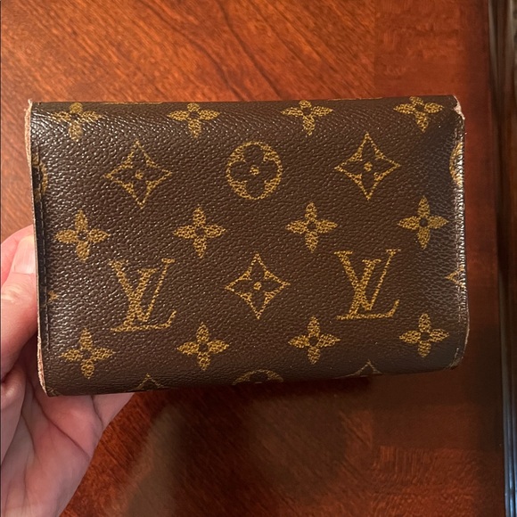 Louis Vuitton Brown Monogram Wallet
Good used condition. Lots of use left - Picture 5 of 16